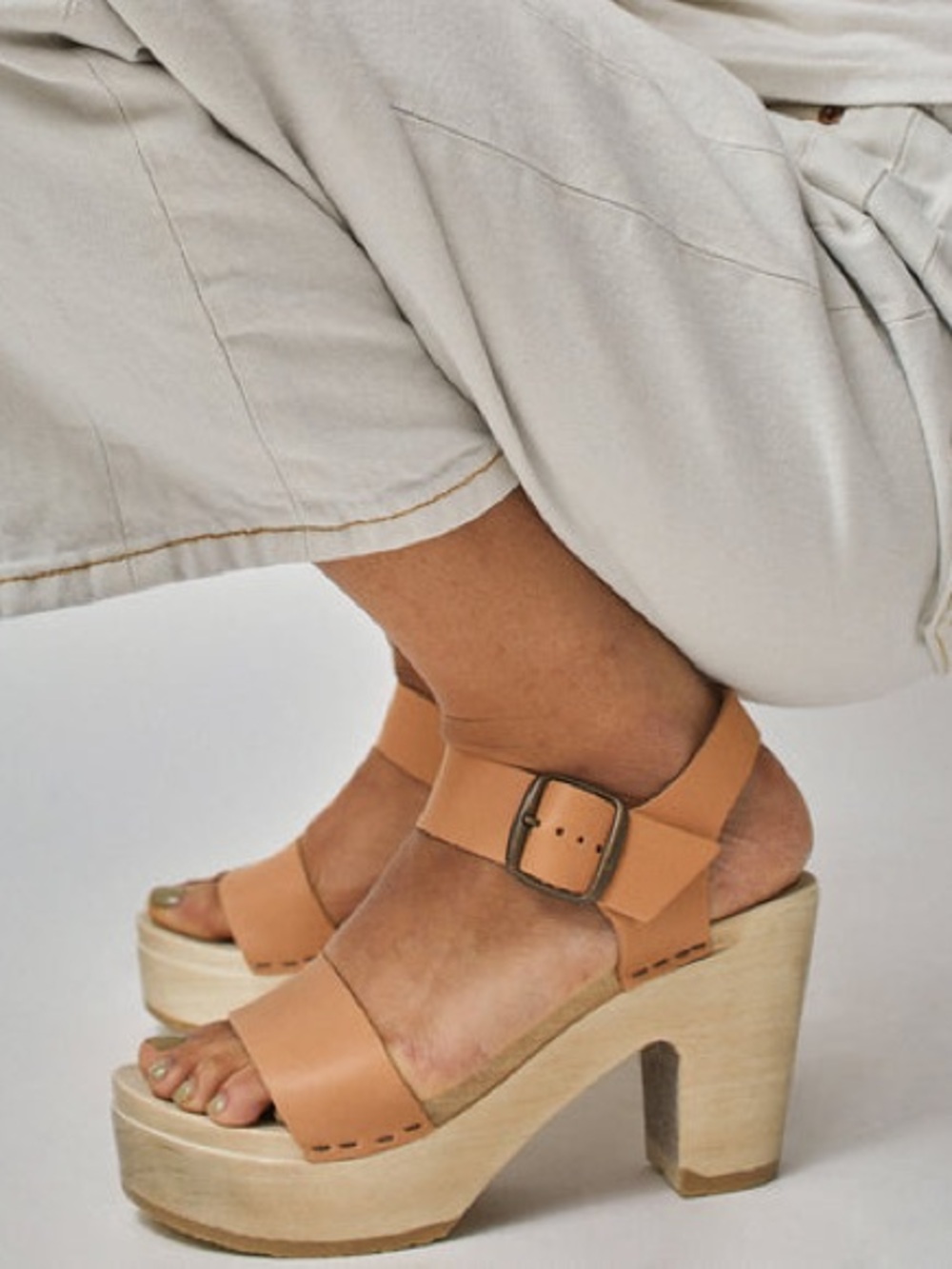 No. 6 Two Strap Clog on Platform in Desert Size 40
